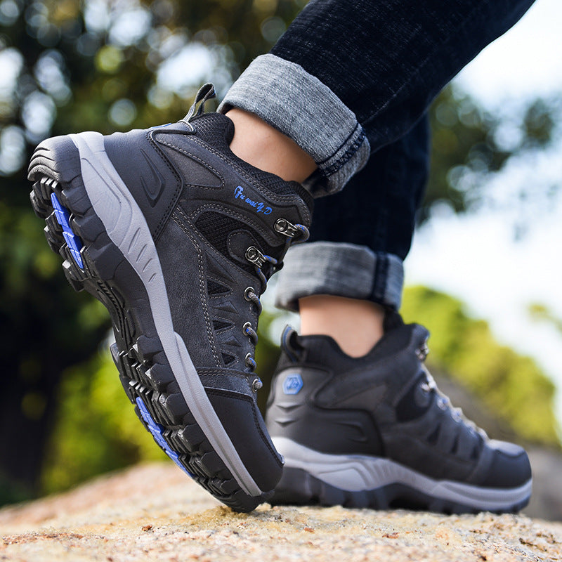 Outdoor climbing shoes
