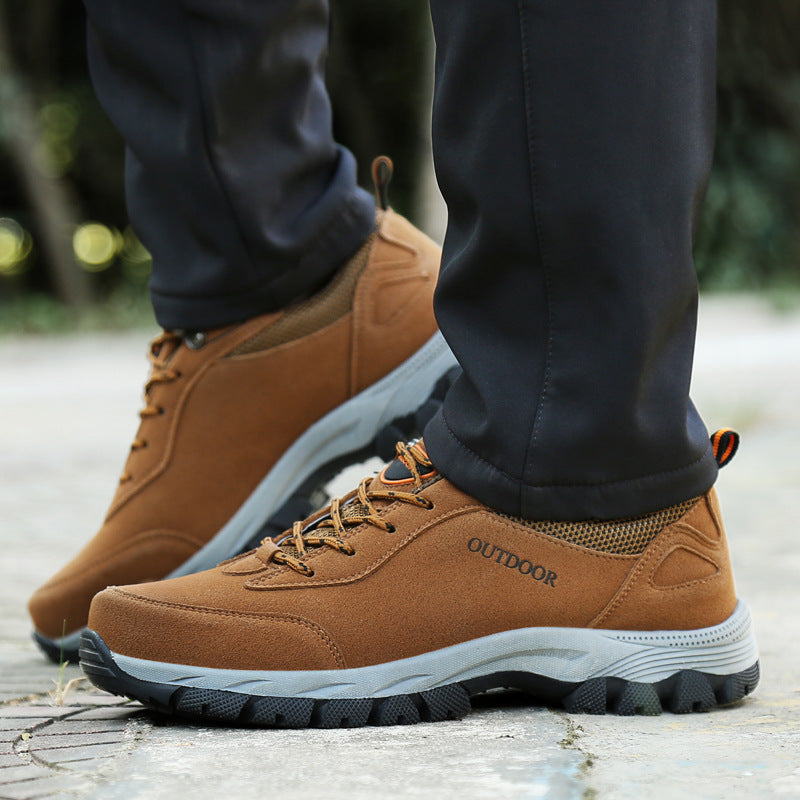 Low-cut hiking shoes